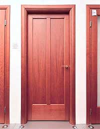 Деревянная межкомнатная дверь